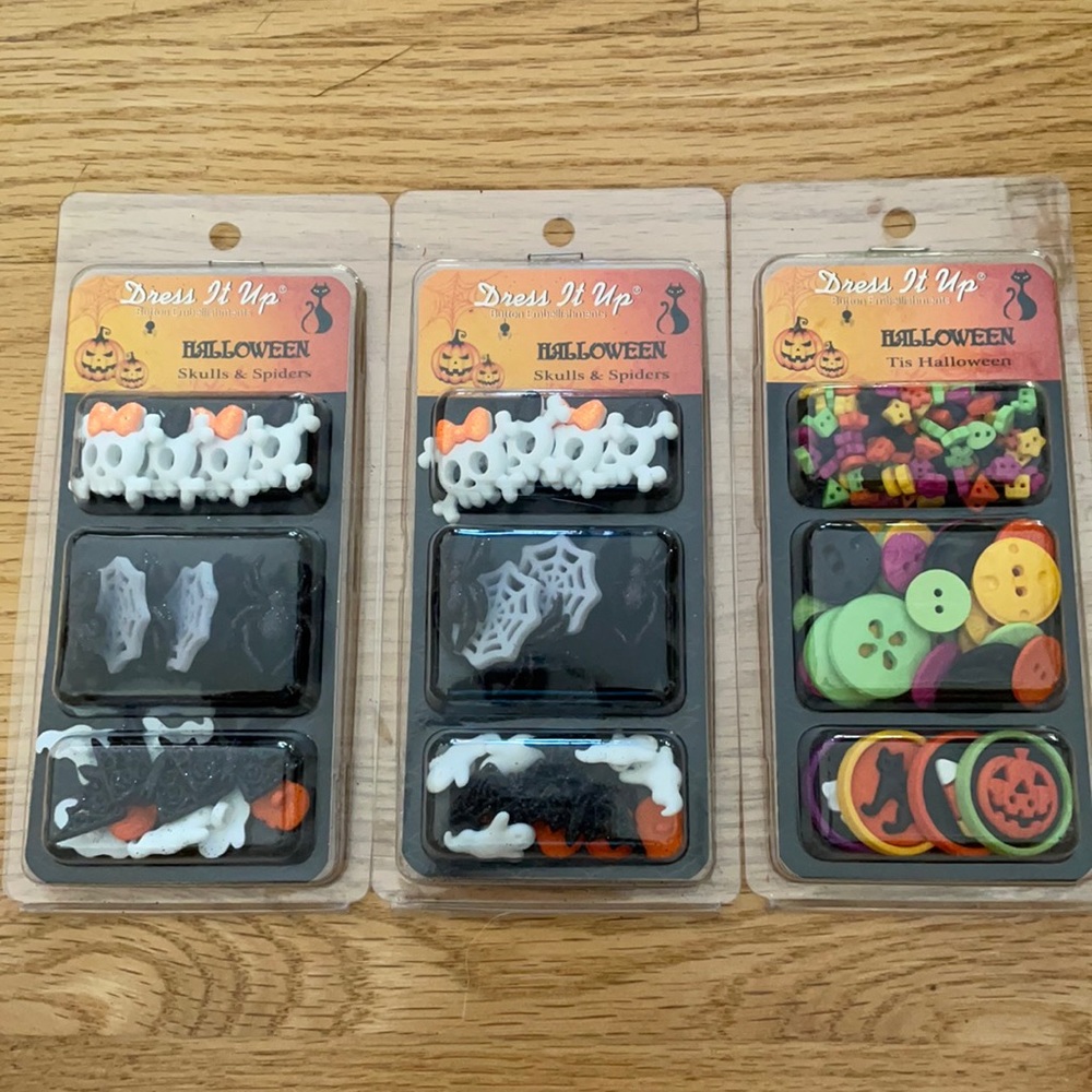 Dress it up Halloween button embellishments